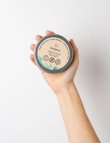 Crema solar de triple acción, alta protección solar (FPS 50), antioxidante y regeneradora 2